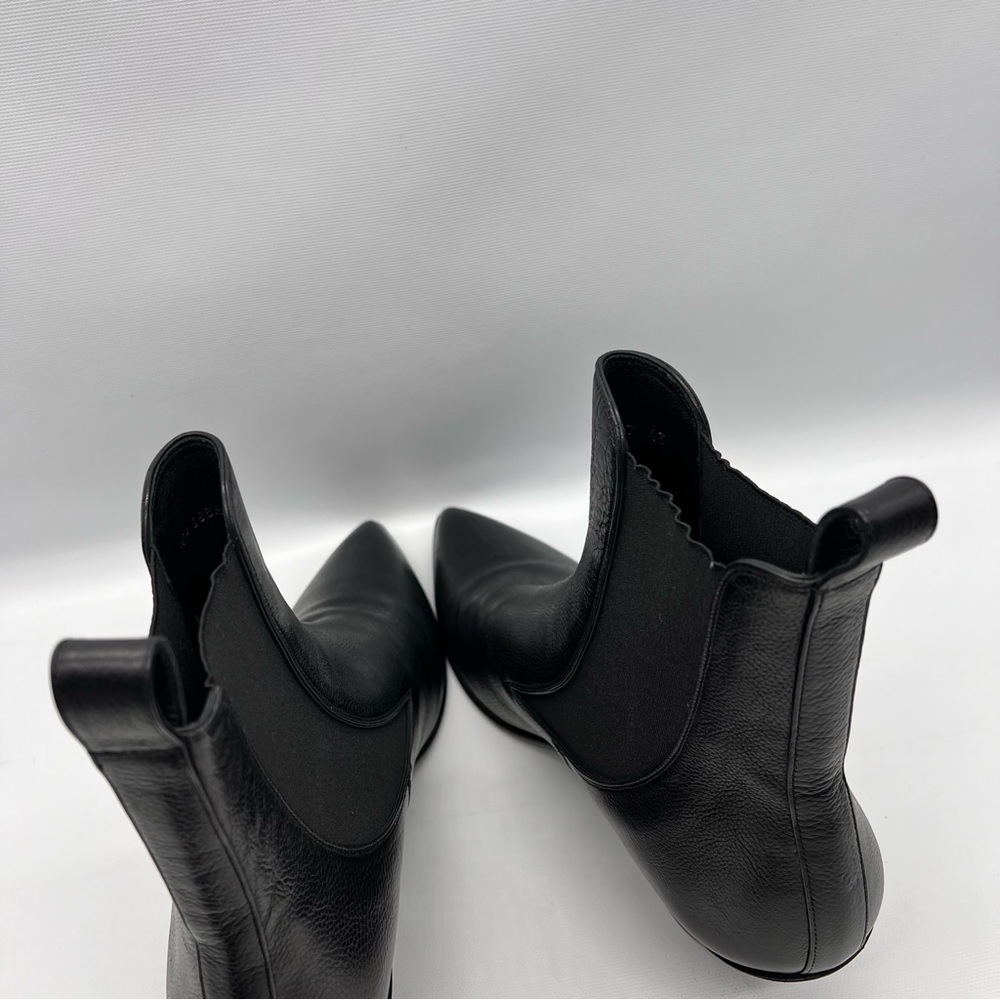 Saint Laurent
Banana Leather Boots - Picture 7 of 9